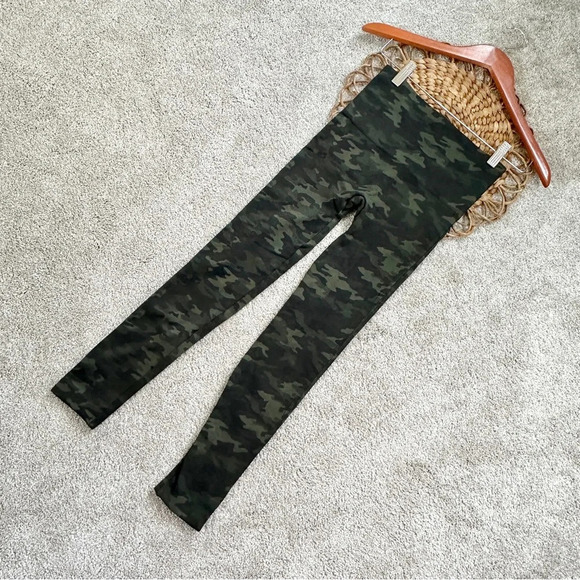 SPANX Look At Me Now Seamless Leggings High Waisted Green Camo Size SP - Picture 4 of 10